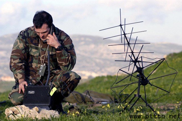 军用电台与手机工作原理有何不同，功率一致么？
